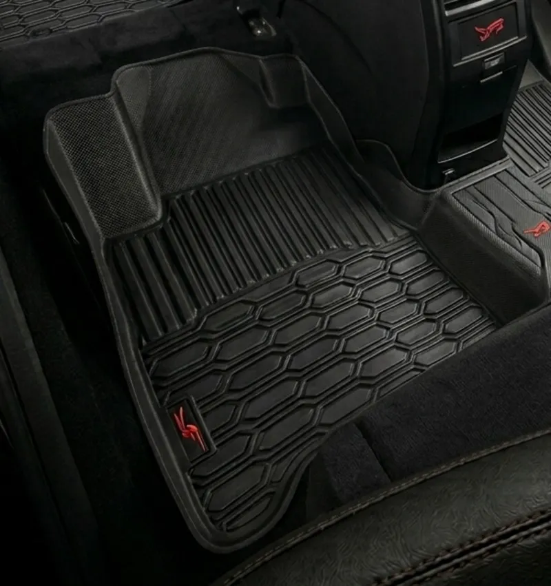 Přesné gumové autokoberce v autě