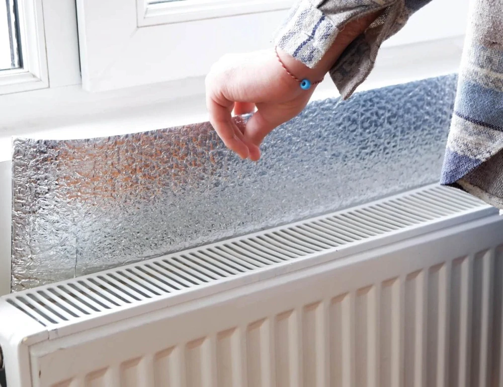 Reflexní pás za radiátory síla 3mm výška 50cm délka 5metrů