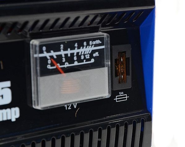 Kovová nabíječka 6/12V s TÜV/GS pro autobaterie s 3,7-80 Ah 12V