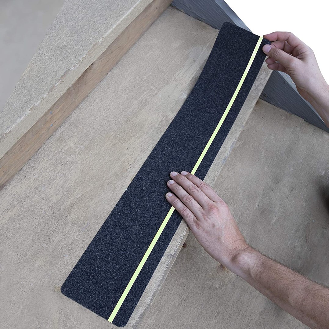 Gumová silná páska protiskluzová pevná samolepicí 10x200cm černá