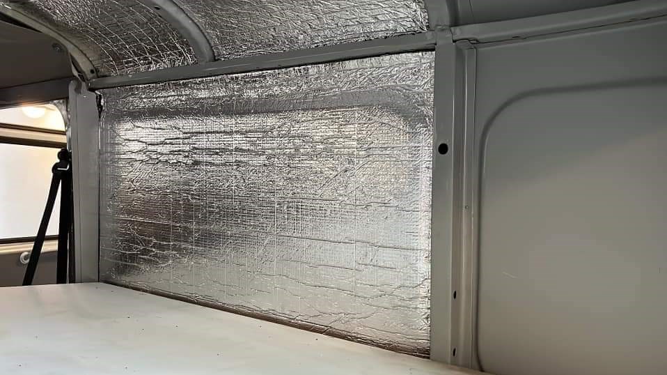 Protihluková a tepelná izolace samolepicí s alu vrstvou 100x50cm x 10mm
