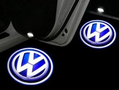 Svítící LED logo projektor VW ze dveří na silnici, sada 2ks